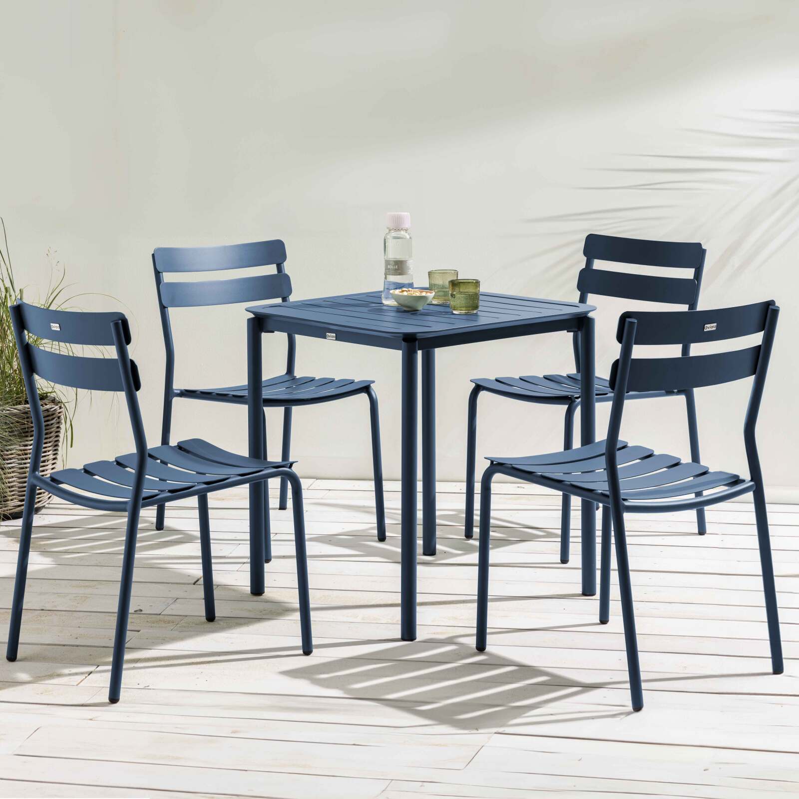 Table de terrasse carrée 70 x 70 cm et 4 chaises en aluminium