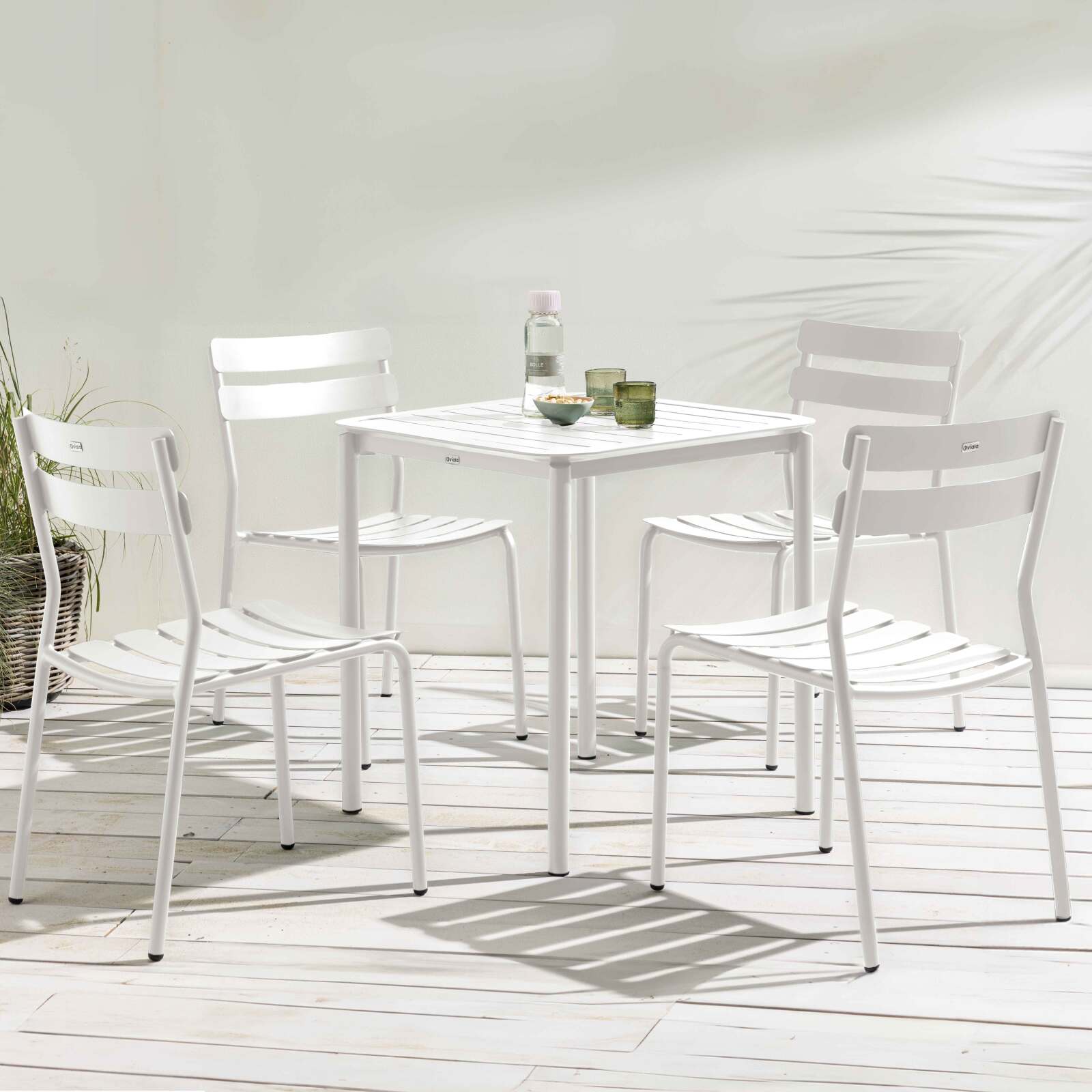 Table de terrasse carrée 70 x 70 cm et 4 chaises en aluminium