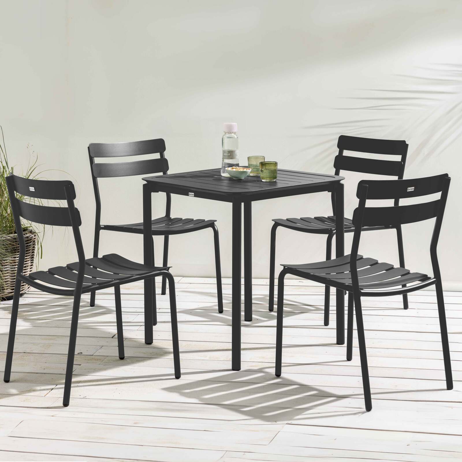 Table de terrasse carrée 70 x 70 cm et 4 chaises en aluminium