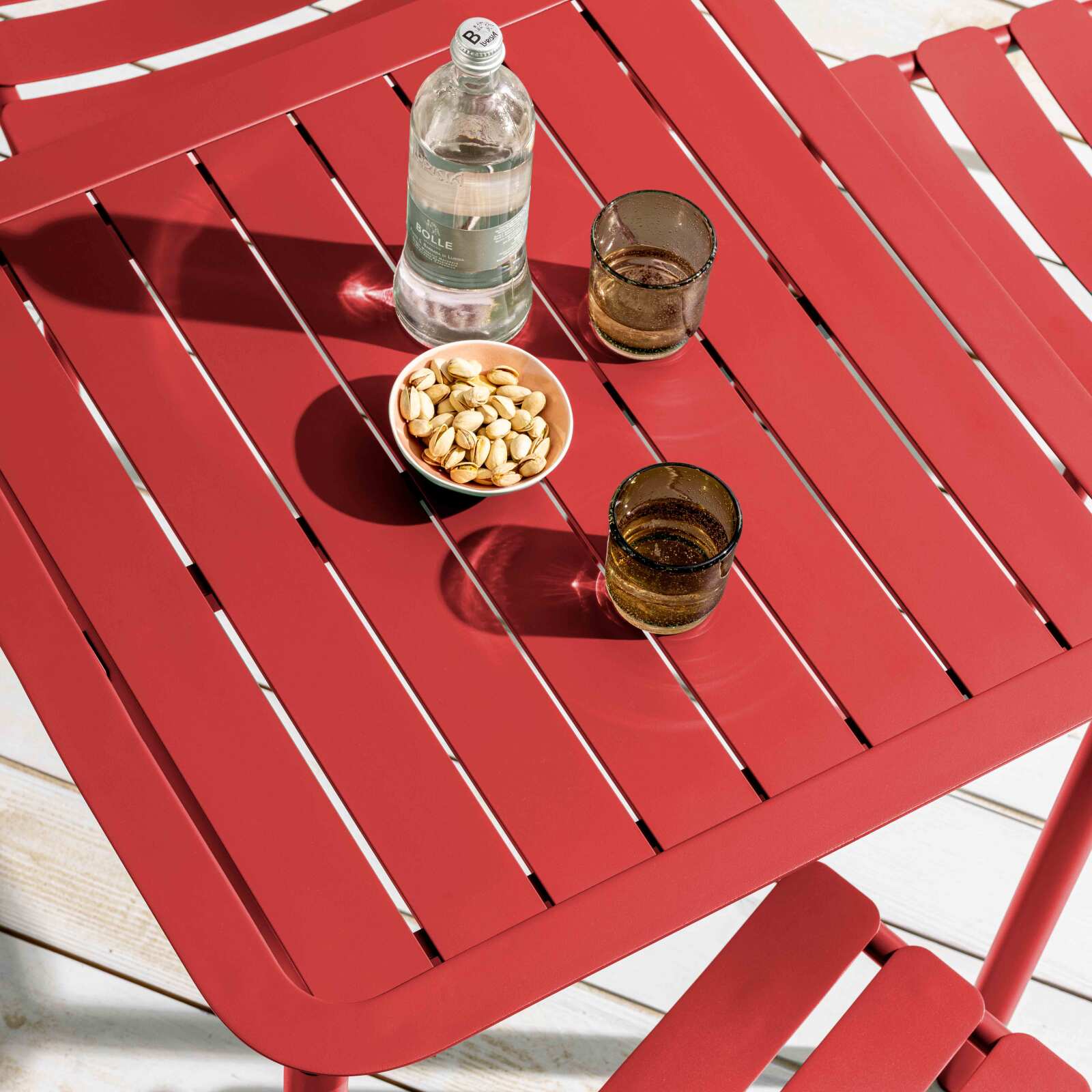 Table de terrasse carrée 70 x 70 cm et 2 chaises avec accoudoirs en aluminium