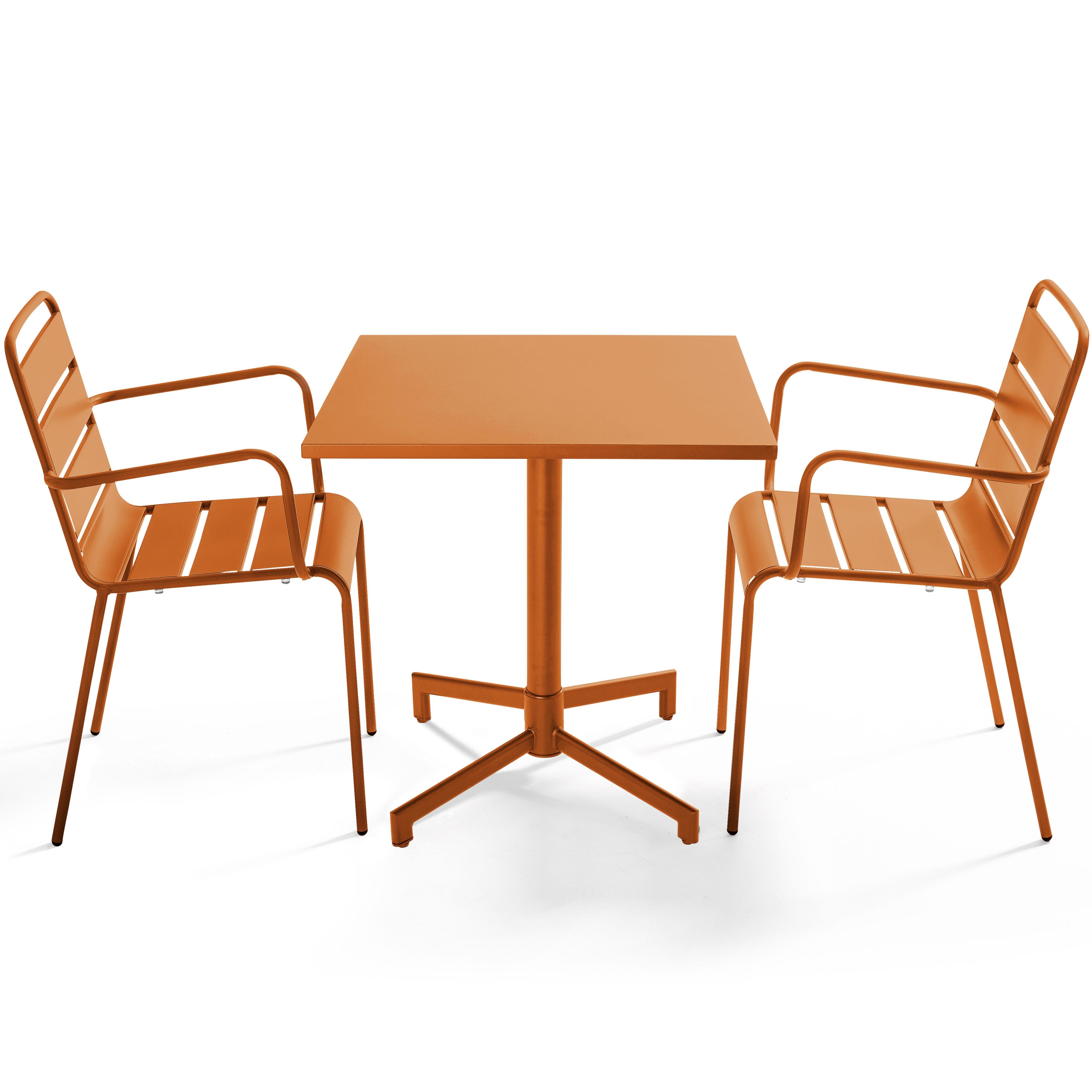Table de terrasse de restaurant bistrot carrée inclinable en métal avec pied encastrable 70x70 cm et 2 chaises avec accoudoirs