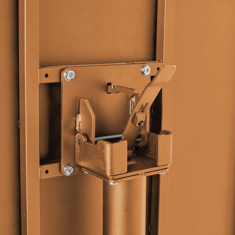 Table de terrasse de restaurant bistrot carrée inclinable en métal avec pied encastrable 70x70 cm et 2 chaises avec accoudoirs (6/9)