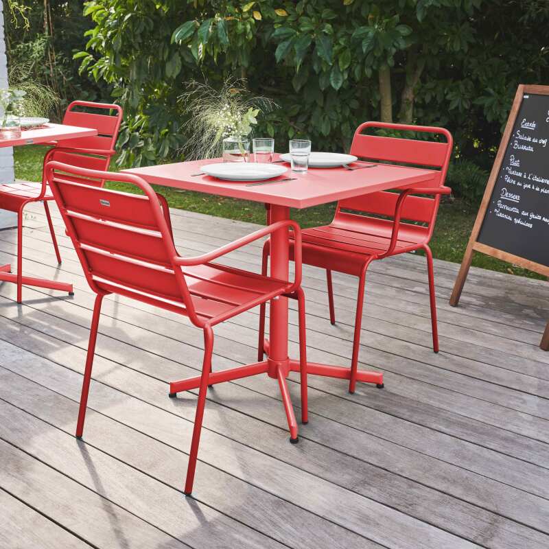 Table de terrasse de restaurant bistrot carrée inclinable en métal 70x70 cm et 2 chaises avec accoudoirs (2/9)