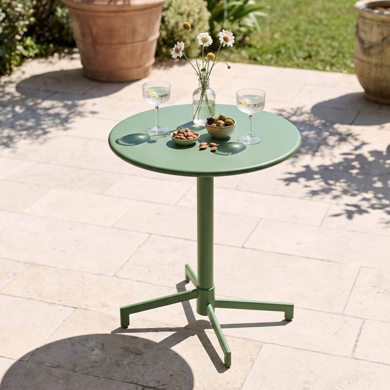 Table de terrasse de restaurant bistrot ronde inclinable en métal avec pied encastrable 70x70 cm et 2 chaises (2/10)