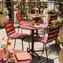 Table de terrasse de restaurant bistrot ronde inclinable en métal avec pied encastrable 70x70 cm et 2 chaises