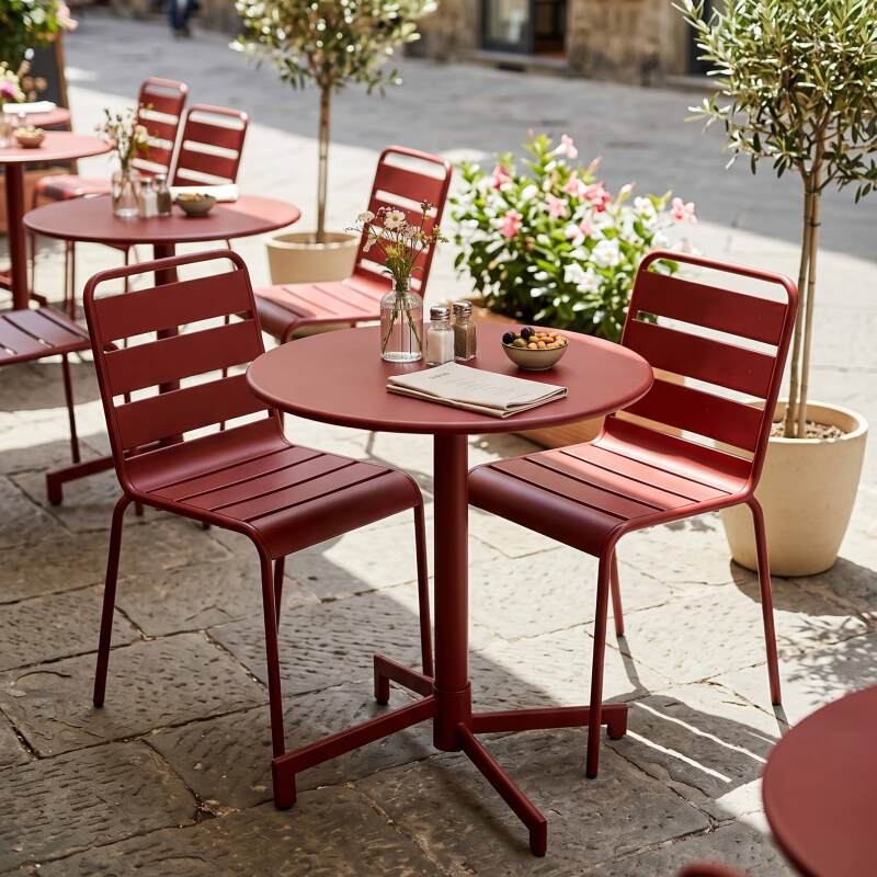 Table de terrasse de restaurant bistrot ronde inclinable en métal avec pied encastrable 70x70 cm et 2 chaises (8/11)