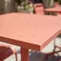 Table de terrasse de restaurant bistrot carré inclinable en métal avec pied encastrable 70x70 cm et 2 chaises