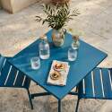 Table de terrasse de restaurant bistrot carré inclinable en métal avec pied encastrable 70x70 cm et 2 chaises