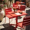 Table de terrasse de restaurant bistrot carré inclinable en métal avec pied encastrable 70x70 cm et 2 chaises