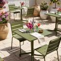 Table de terrasse de restaurant bistrot carré inclinable en métal avec pied encastrable 70x70 cm et 2 chaises