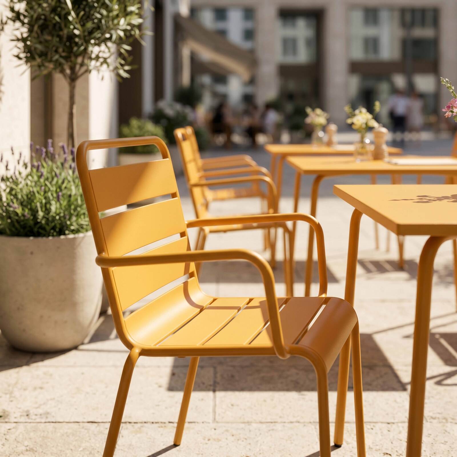 Table de terrasse bistrot carrée en métal 70x70 cm et 2 chaises avec accoudoirs