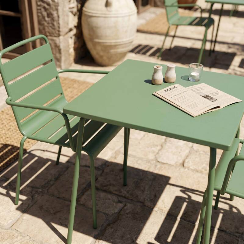 Table de terrasse bistrot carrée en métal 70x70 cm et 2 chaises avec accoudoirs (4/7)