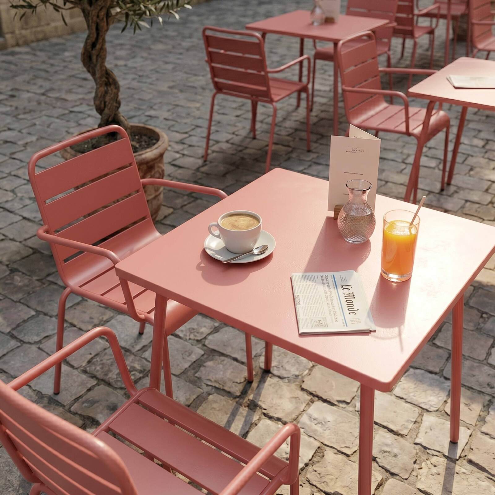 Table de terrasse bistrot carrée en métal 70x70 cm et 2 chaises avec accoudoirs