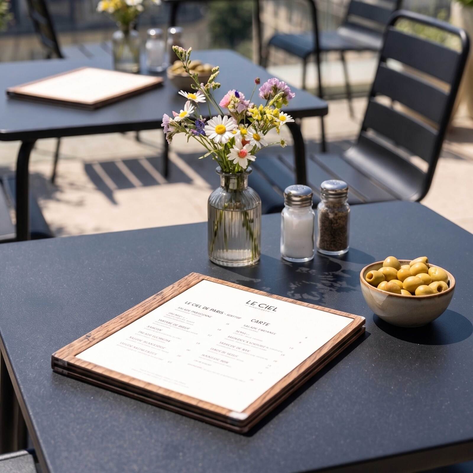 Table de terrasse bistrot carrée en métal 70x70 cm et 2 chaises