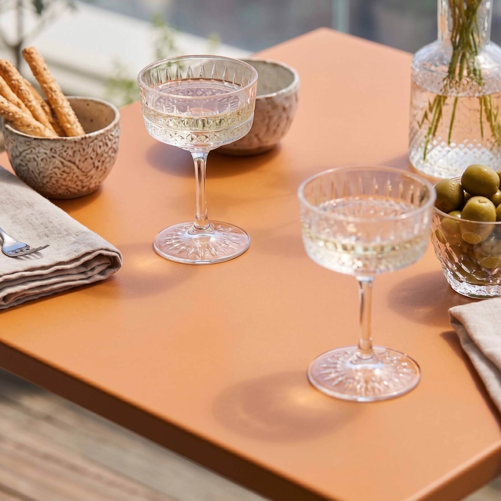 Table de terrasse bistrot carrée en métal 70x70 cm et 2 chaises