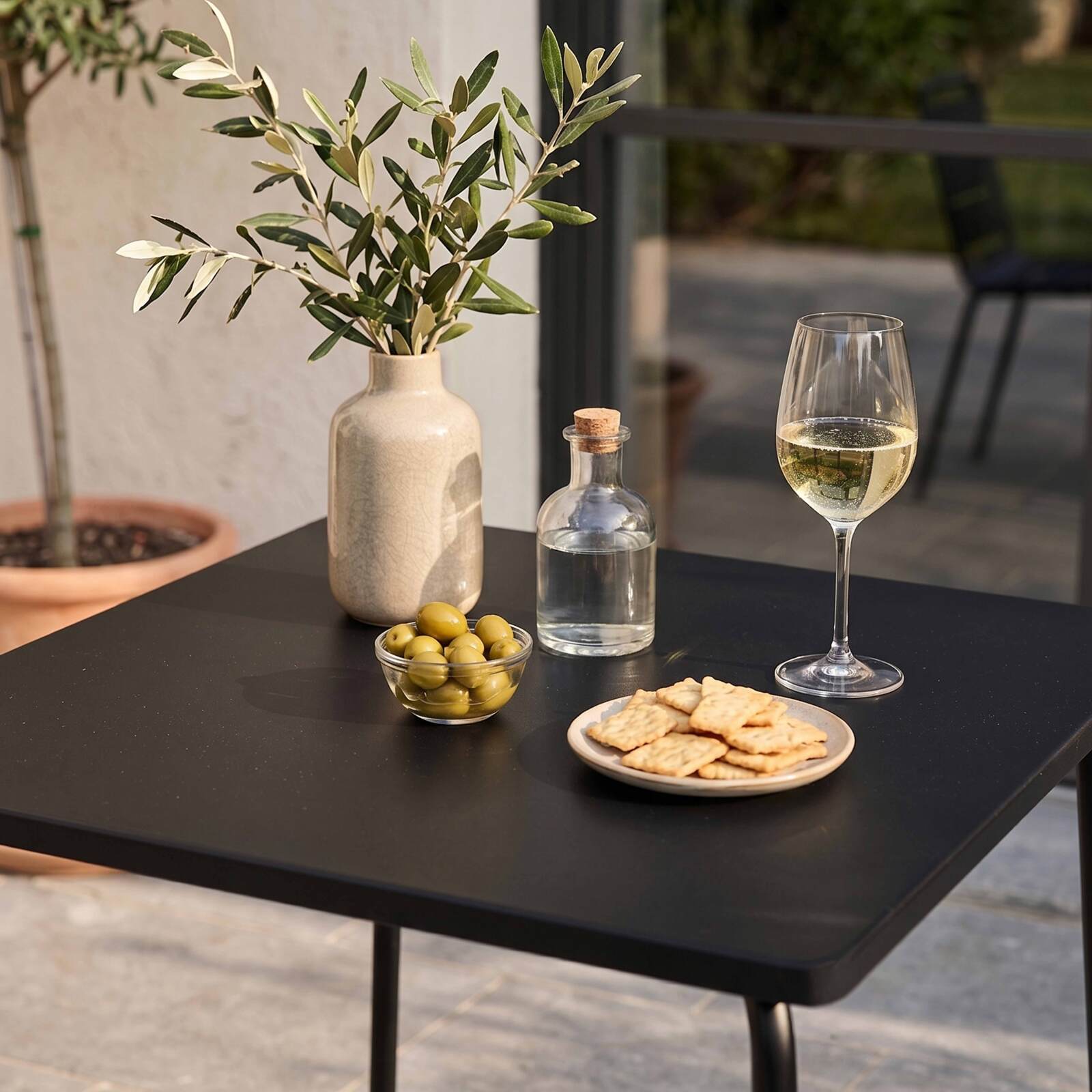 Table de terrasse bistrot carrée en métal 70x70 cm et 2 chaises