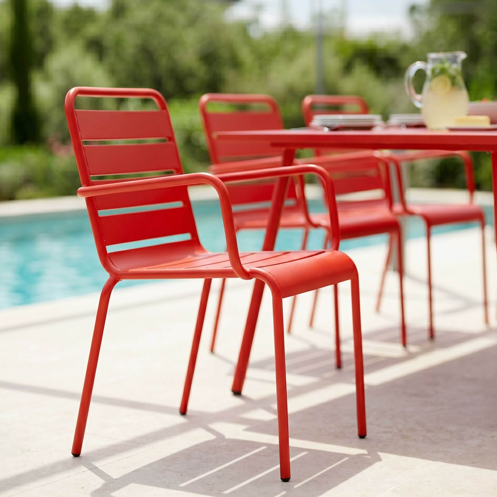 Table de terrasse en métal 180x90 cm et 8 chaises avec accoudoirs