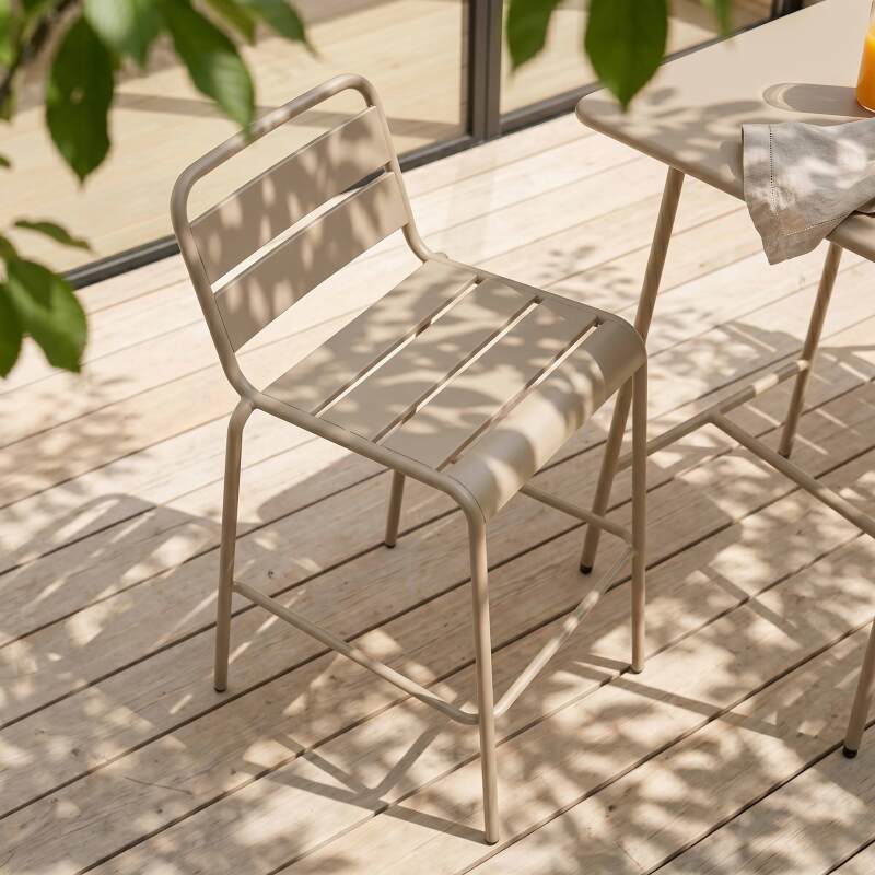 Table haute de terrasse carrée en métal 70x70 cm et 4 chaises hautes