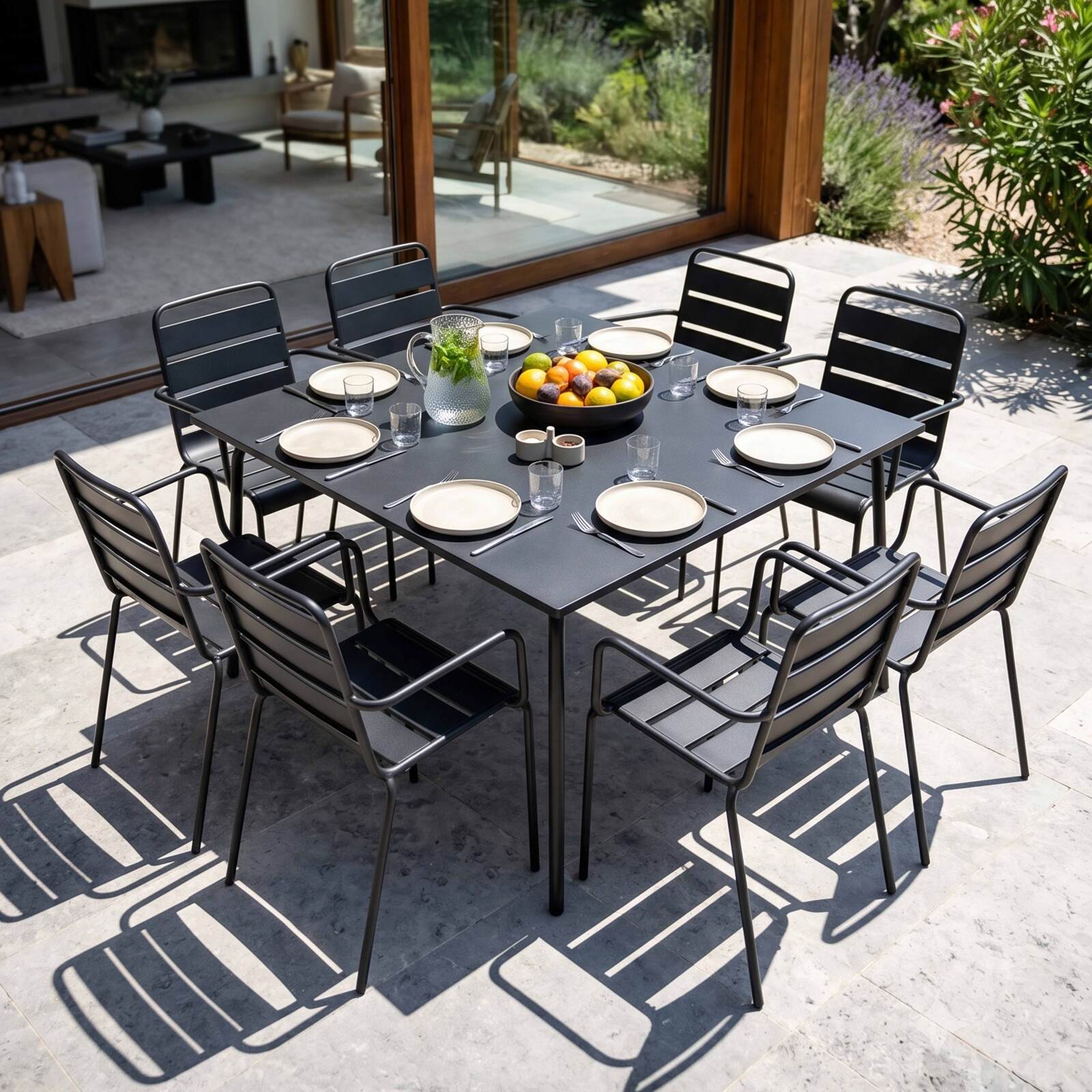 Table de terrasse carrée en métal 120x120 cm et 8 chaises avec accoudoirs