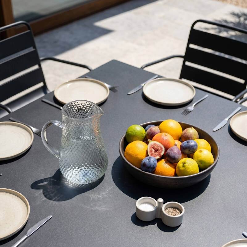 Table de terrasse carrée en métal 120x120 cm et 8 chaises avec accoudoirs (2/7)