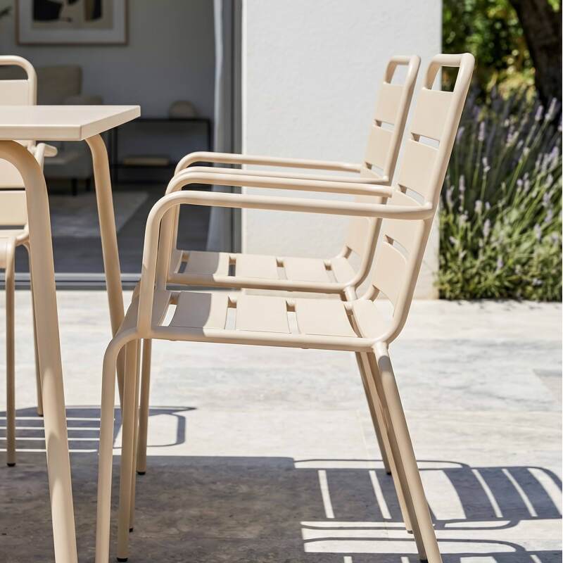 Table de terrasse carrée en métal 120x120 cm et 8 chaises avec accoudoirs (3/7)