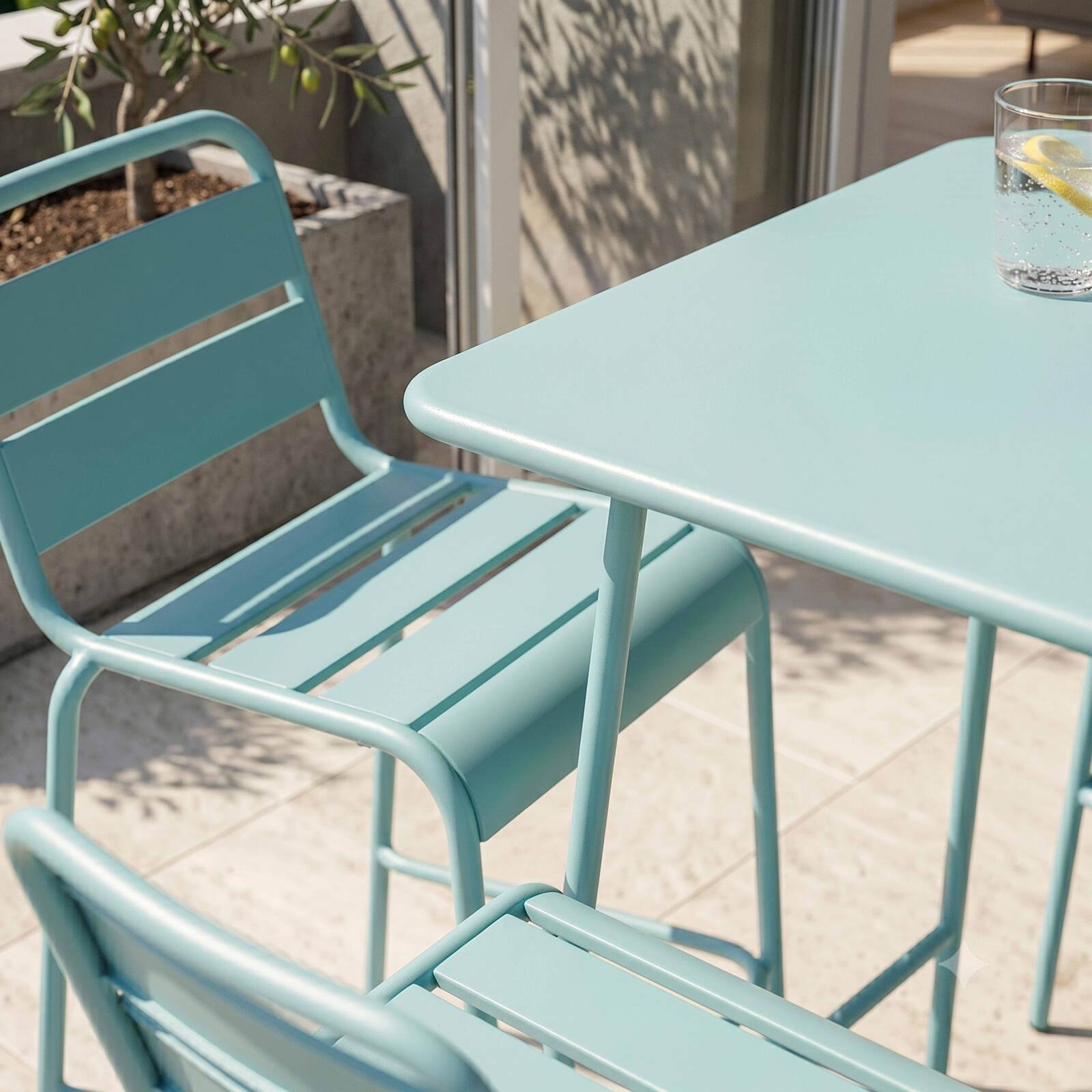 Table haute de terrasse bistrot carrée en métal 70x70 cm et 2 chaises hautes