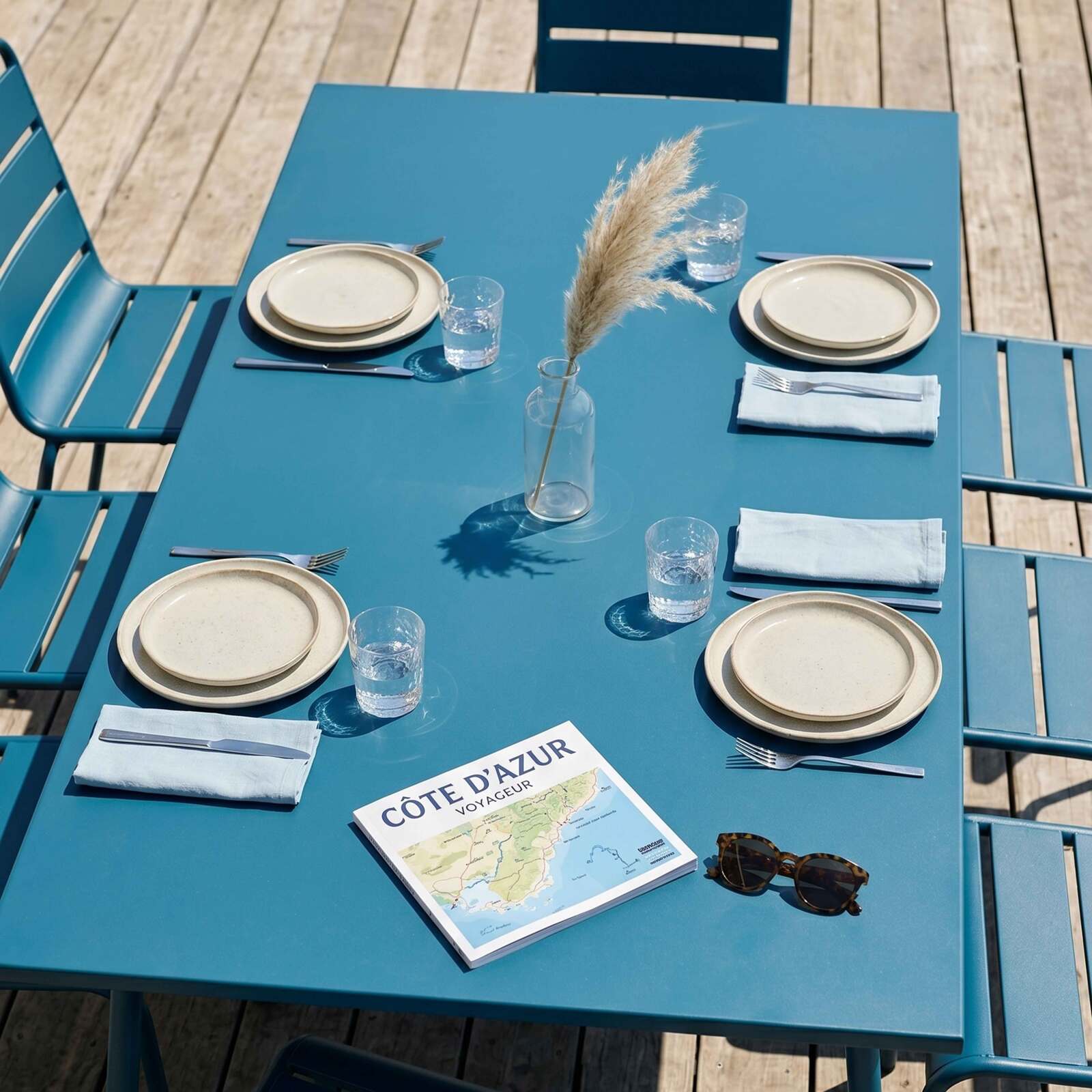 Ensemble table rectangulaire 180 cm et 8 chaises en métal