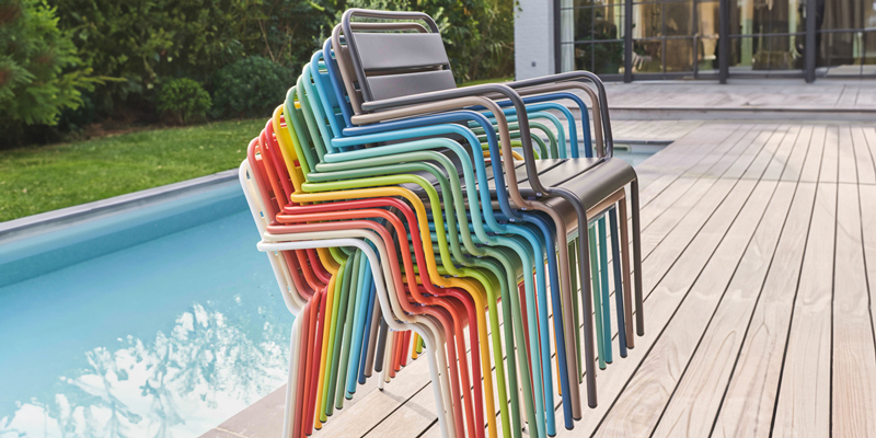 chaises de restaurant empilables