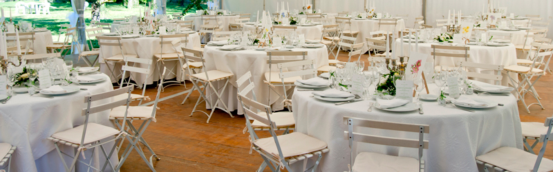 une table pliante et ses accessoires