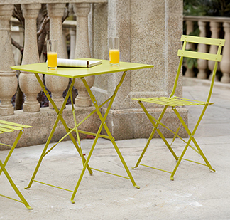 Comment bien choisir sa chaise de terrasse : le tableau comparatif