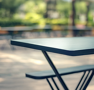 Utilisation des tables pliantes dans le secteur événementiel et professionnel